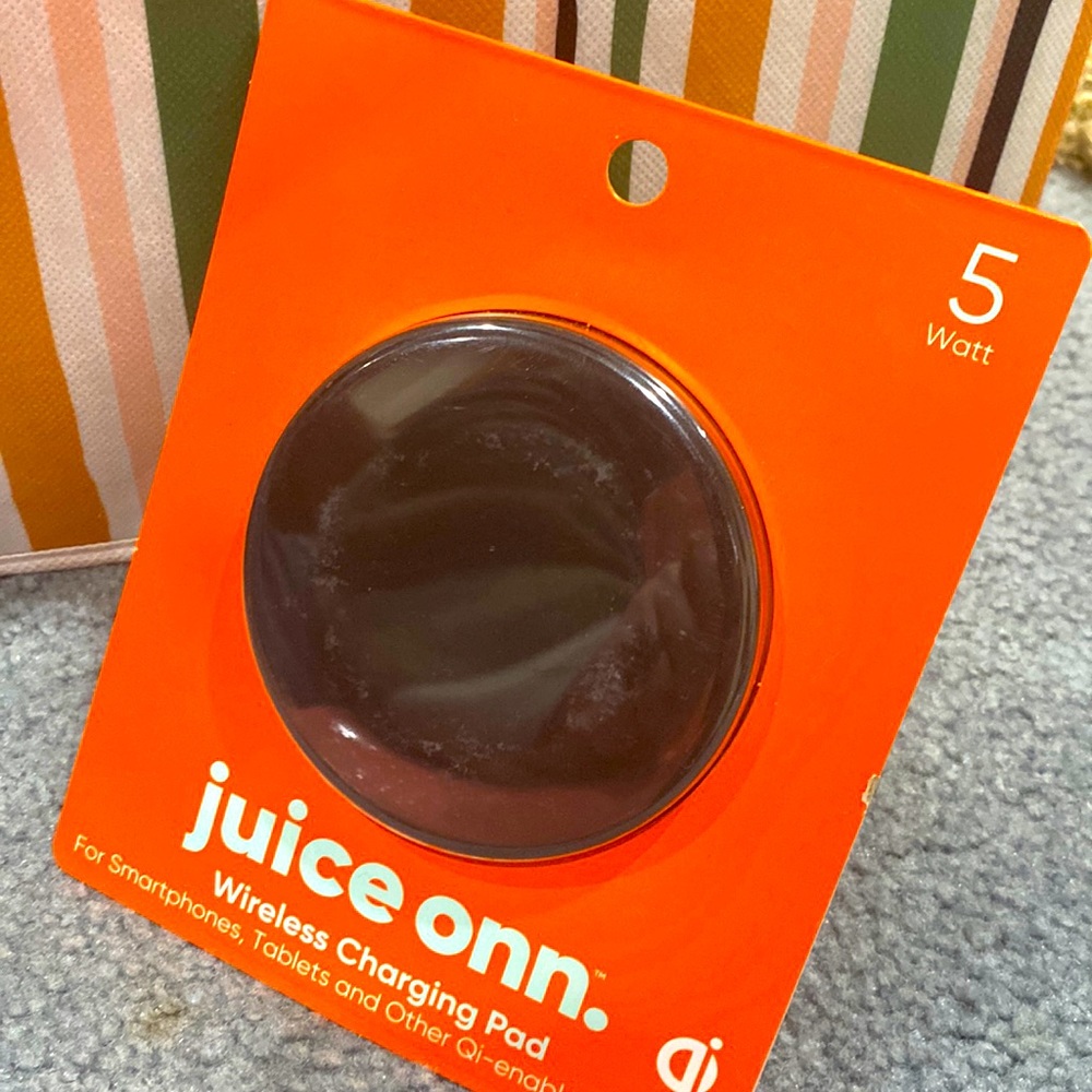 NWT. juice onn. Wireless charging pad